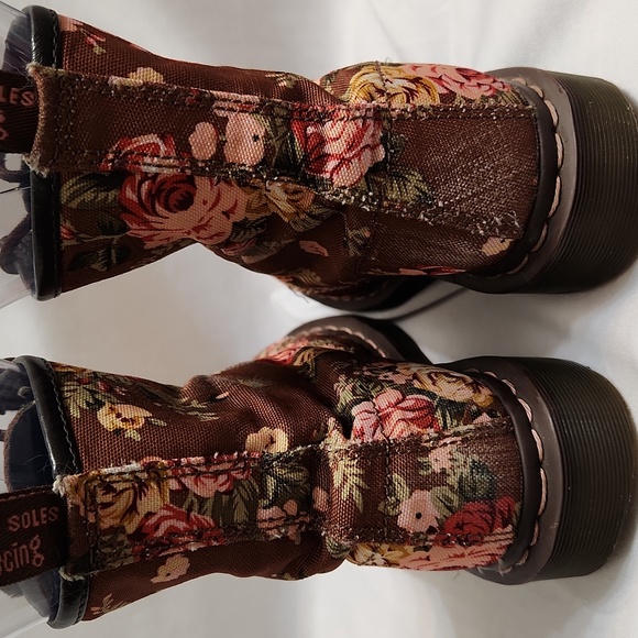 Dr. Martens 11821 Floral Lace-up Combat boots (w size 6) - Picture 9 of 14